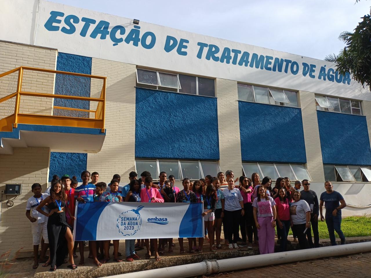 A Embasa realiza ação em alusão à Semana da Água. 