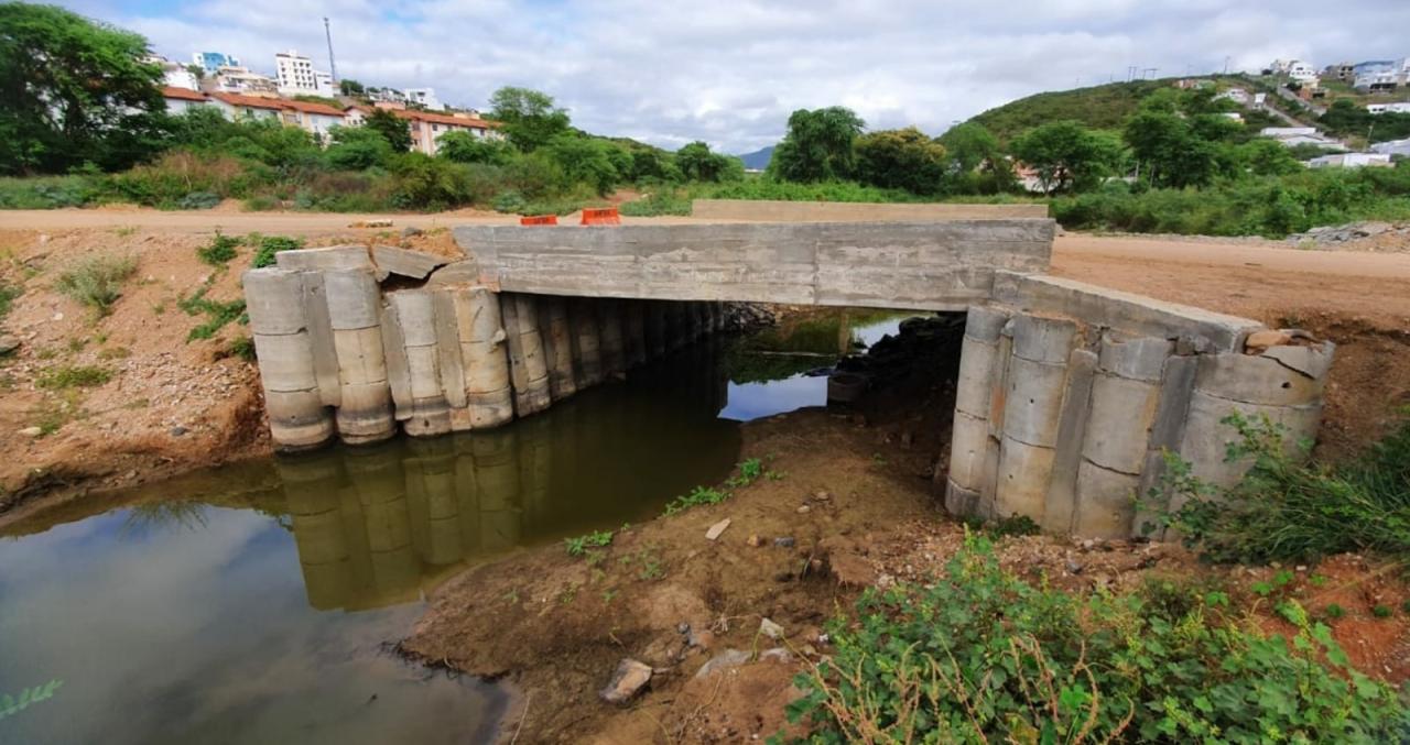 A ponte que ficou pela metade