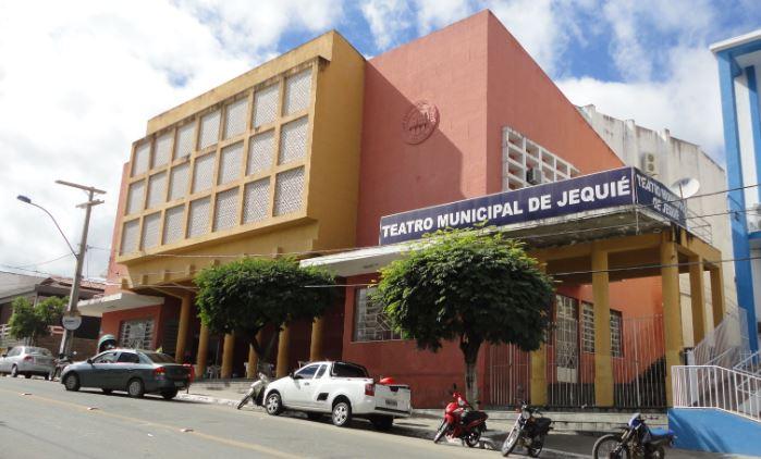 Obras que se arrastam em Jequié