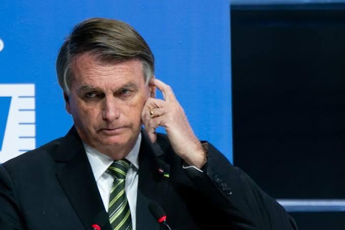 PF considera pedir prisão de Bolsonaro se ele não voltar até abril