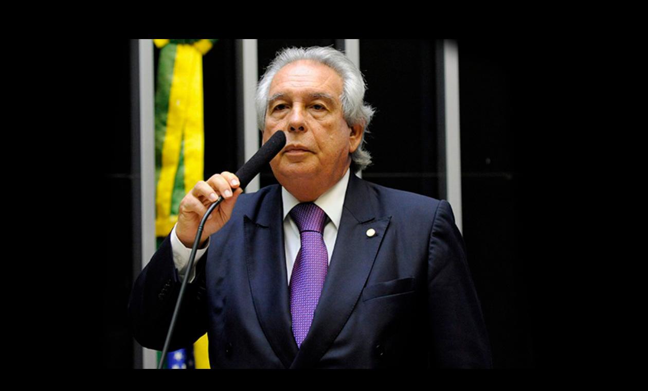 Bairro Km 3 começa a ser calçado com Emenda do Deputado Federal Paulo Magalhães