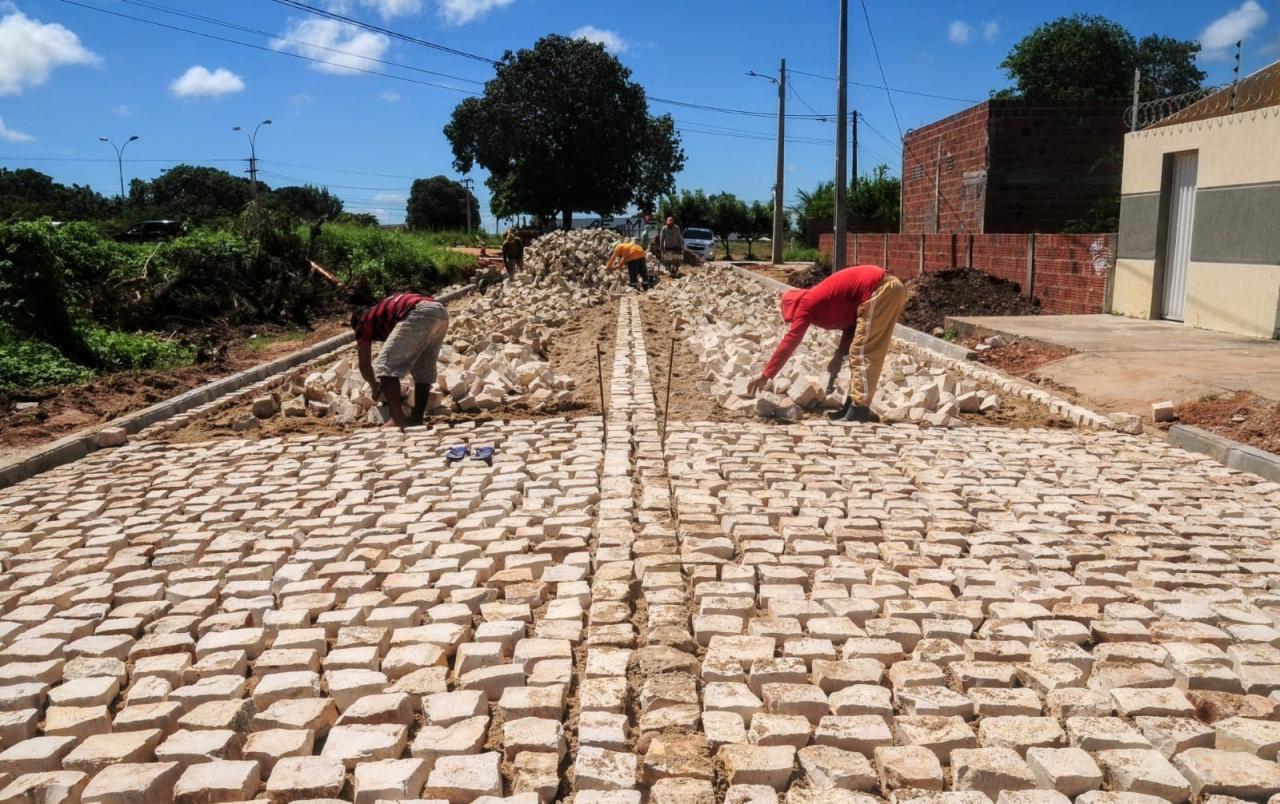 Mais ruas serão calçadas em Jequié
