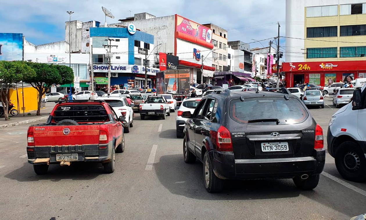 Caos no trânsito de Jequié com a chegada do São João