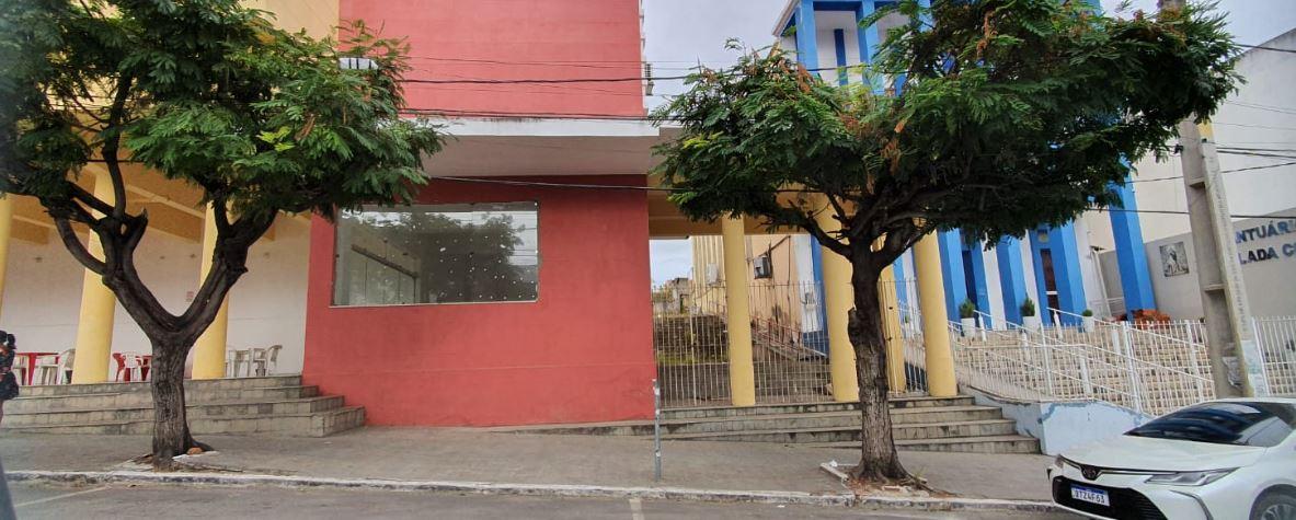 Por que tiraram a placa de reforma do Teatro Municipal?