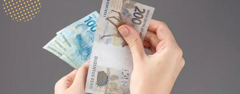 Vereadores se reunem para decidir aumento de seus salários, do prefeito, vice e secretários