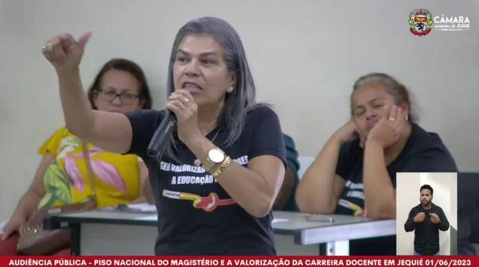 Zé Cocá não entende de educação, afirma professora municipal