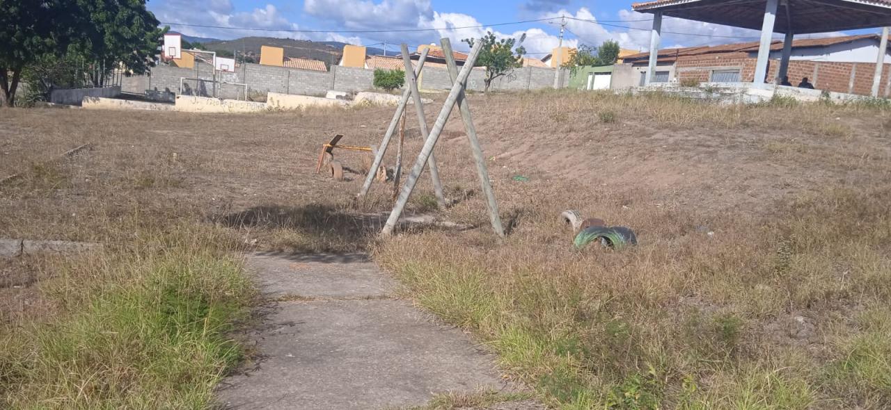 Moradores do Residencial Eldorado reclamam da Quadra Poliesportiva e da Praça