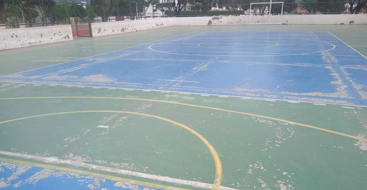 Quadra requalificada volta ao seu estado de abandono