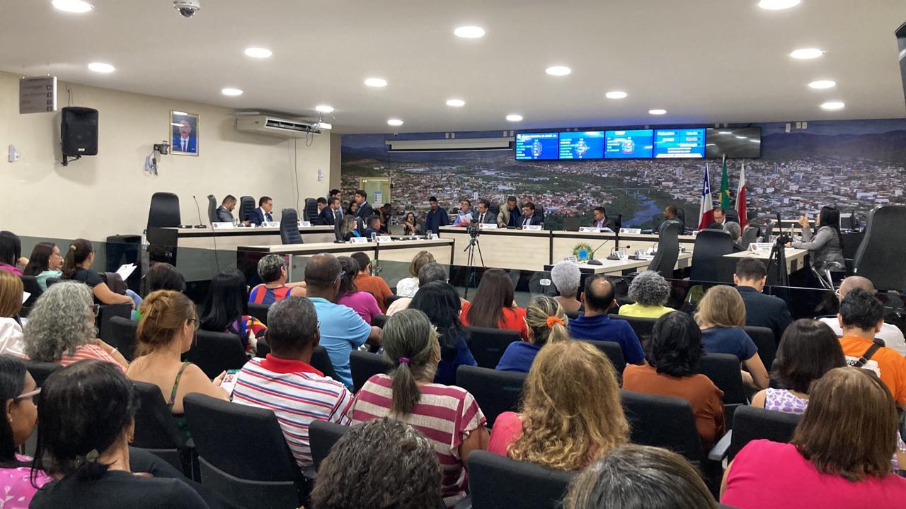 O abismo de 4% contra 51,62% de aumento salarial