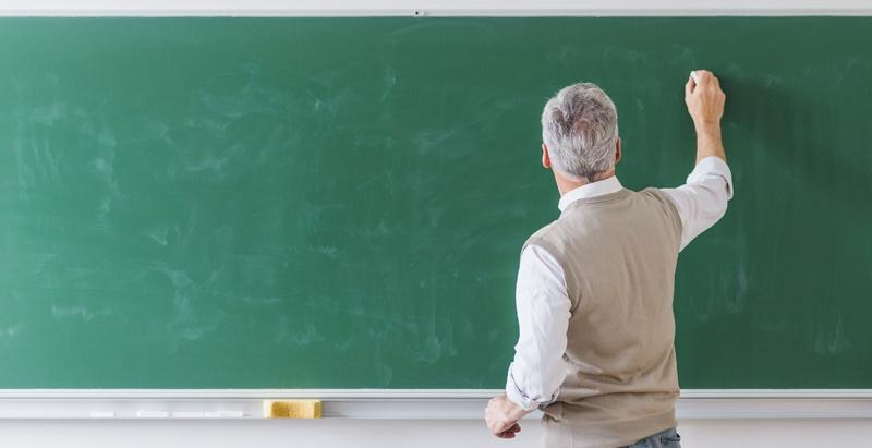 Greve dos professores é suspensa após prefeito ceder ao aumento