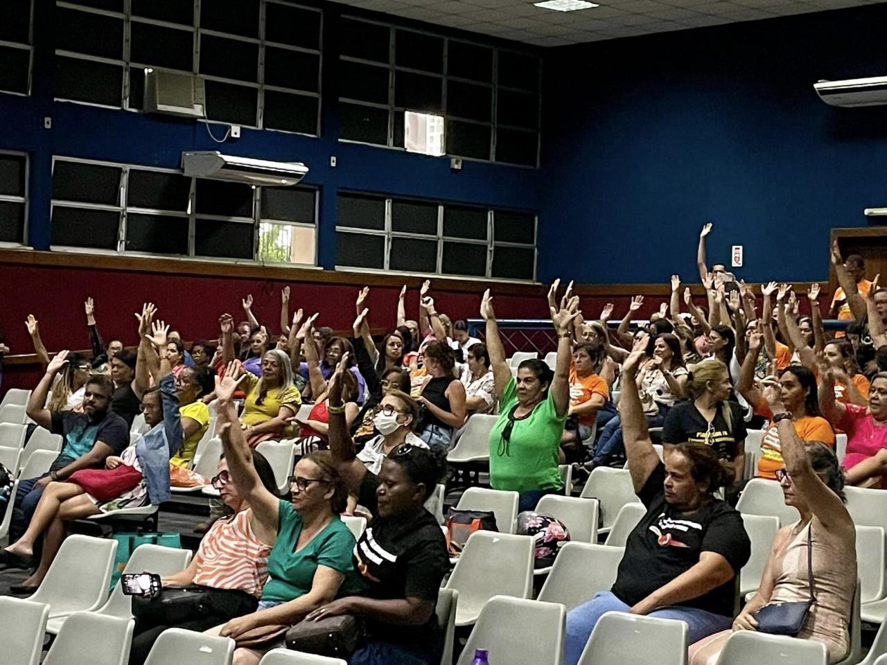 PROFESSORES MUNICIPAIS DE JEQUIÉ DELIBERAM GREVE NA EDUCAÇÃO MUNICIPAL COM INÍCIO NA PRÓXIMA SEMANA