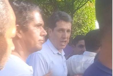 Zé Cocá é hostilizado por manifestantes durante a inauguração da Unacon em Jequié