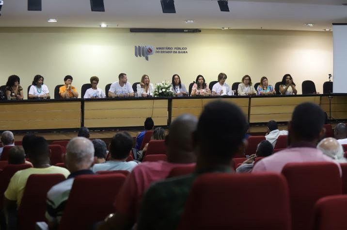 Homens abraçam a luta de combate à violência contra mulheres em evento no MP