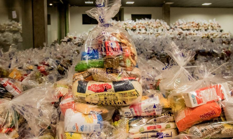 Jitaúna distribui 2 mil cestas básicas para famílias carentes do município