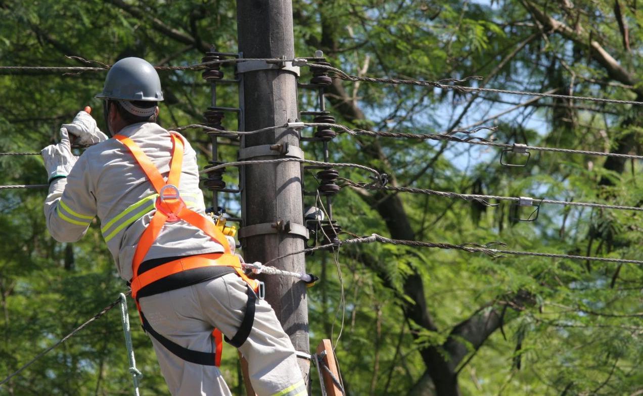 Por iniciativa do Vereador Sidney Magal concessionárias de água e energia estão proibidas de suspender fornecimento