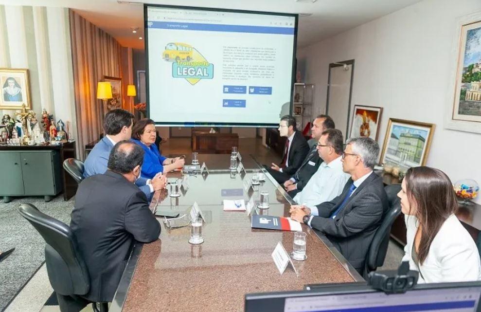 Cruz das Almas implanta aplicativo que monitora transporte escolar