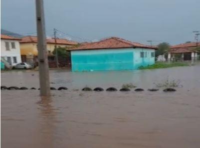 JEQUIÉ: Até quando moradores terão prejuízos por falta de drenagem?