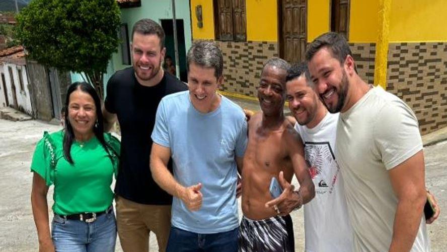 Zé Coca visita obras de infraestrutura no Loteamento no Vila Vitória, no Jequiezinho