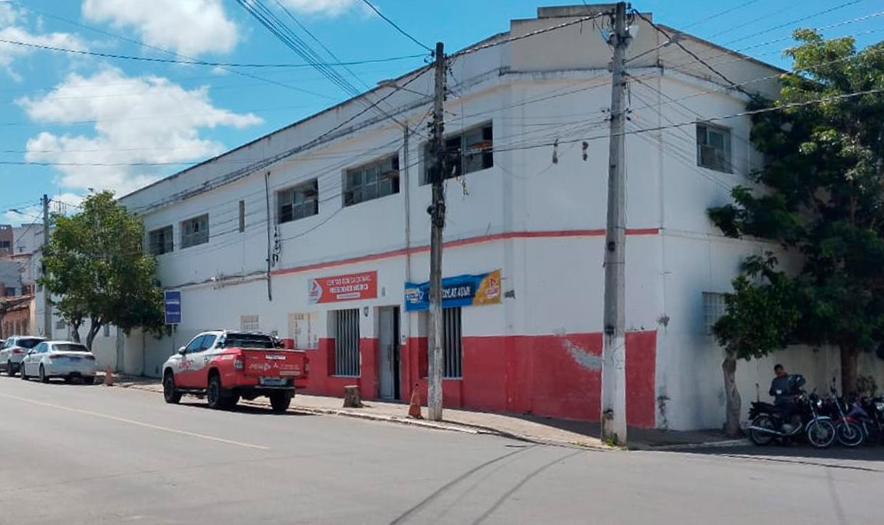 JEQUIÉ : Alunos do Colégio Médici gravam vídeo para mostrar as condições precárias do colégio