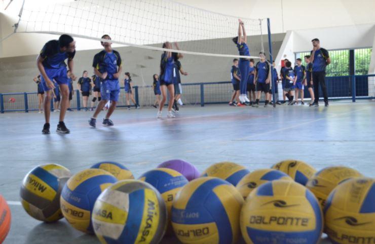 Projeto de extensão promove voleibol para crianças e adolescentes em Jequié