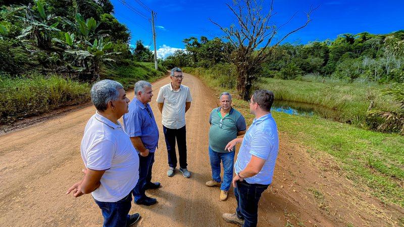 Prefeito de Maraú se reúne com representante de construtora responsável pela pavimentação de trecho da BR-030