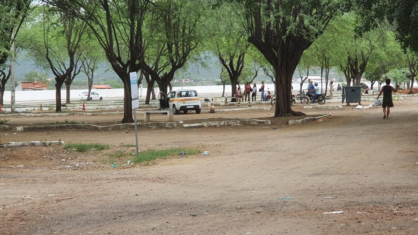 PROVAS DO DETRAN SÃO FEITAS EM LOCAL INAPROPRIADO