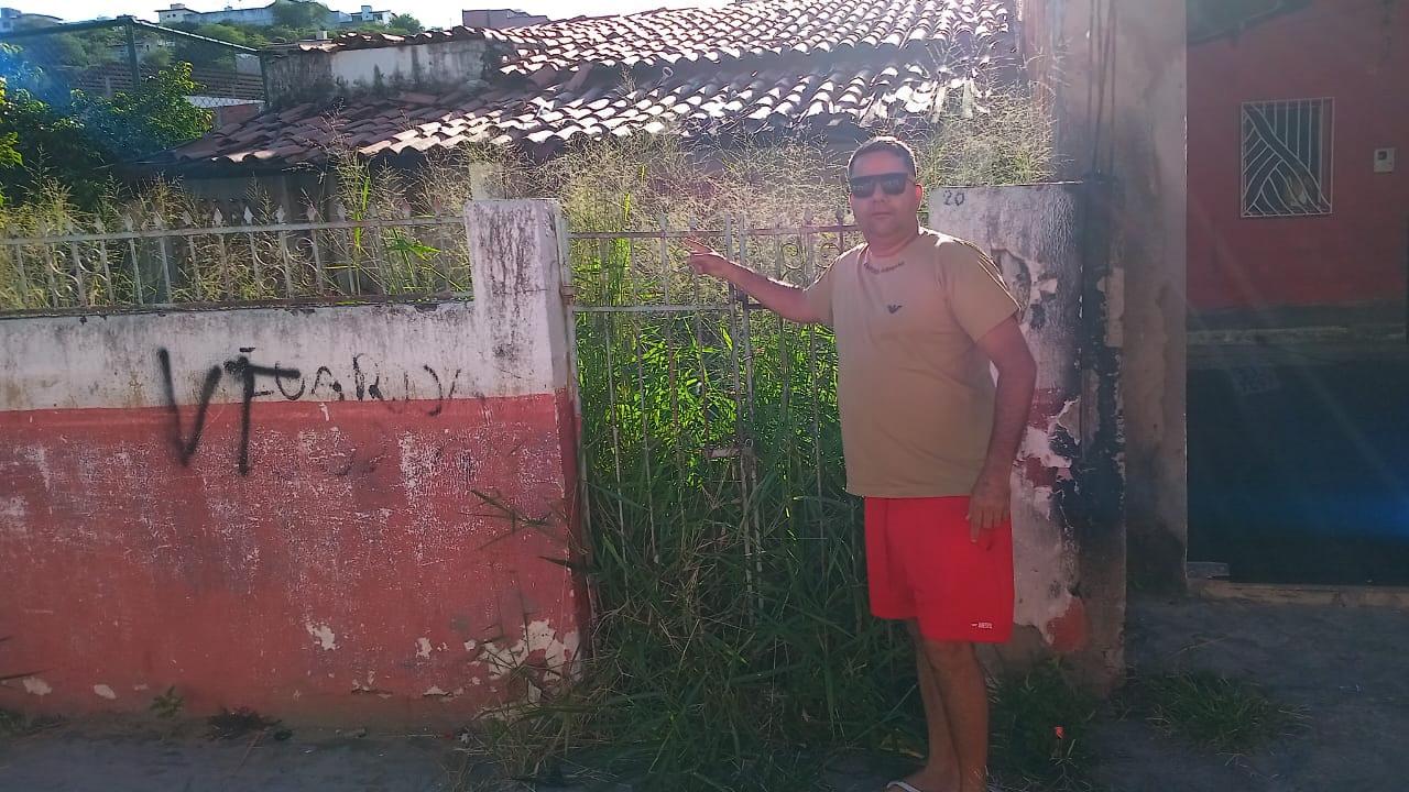 MORADORES FAZEM VAQUINHA PARA LIMPAR ANTIGO POSTO DE SAÚDE