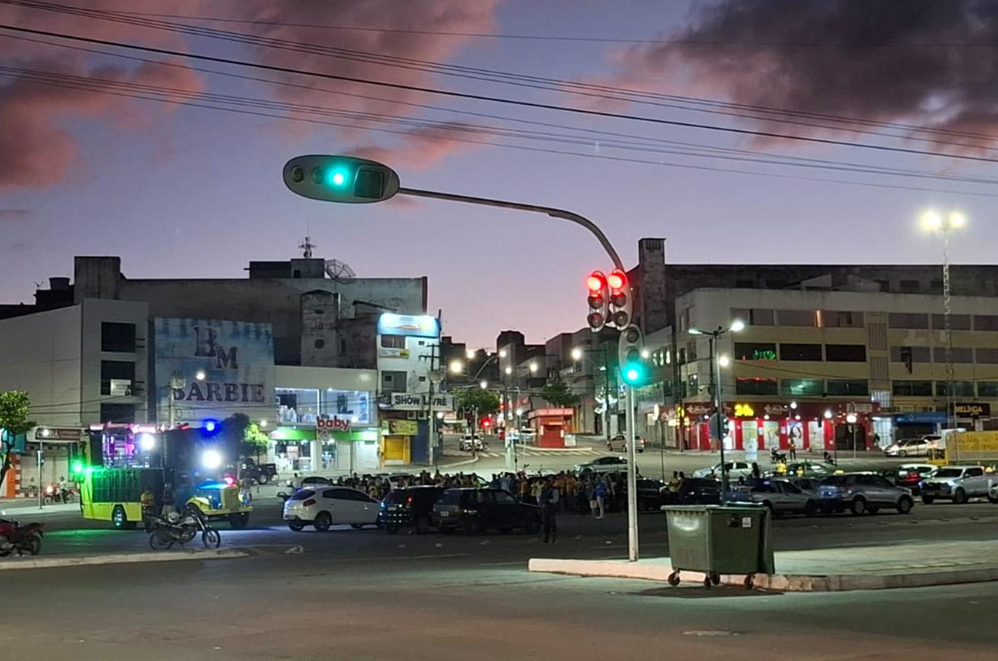 JEQUIÉ: DIREITA SE MOVIMENTA E REALIZA ATO PRÓ-BOLSONARO E PEDEM ANISTIA