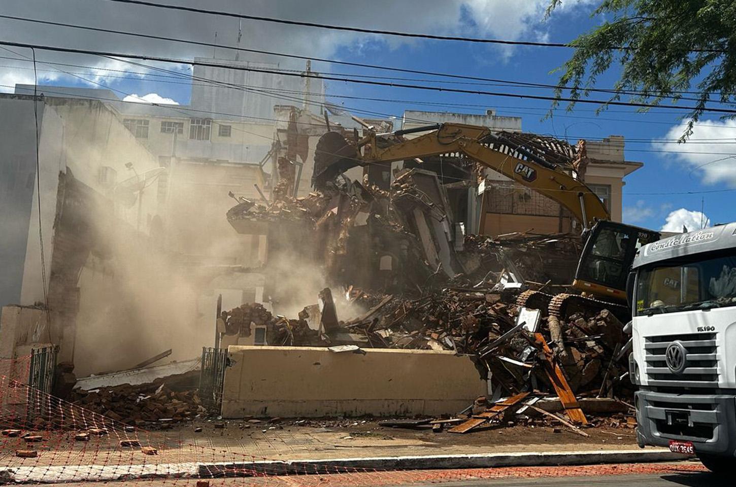 MP-BA VAI APURAR DEMOLIÇÃO DO CASARÃO DE LOMANTO JÚNIOR