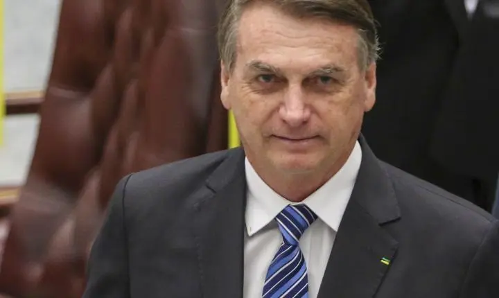 Alexandre de Moraes decide manter Bolsonaro em prisão domiciliar