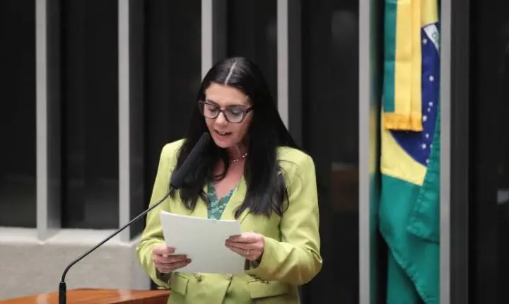 Comissão aprova projeto que garante escolta policial para mulher denunciar agressor