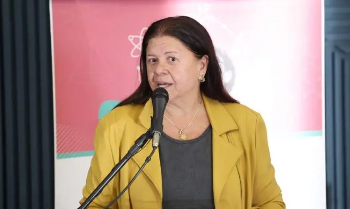 Comissão aprova projeto que obriga plano a pagar despesa de acompanhante no parto
