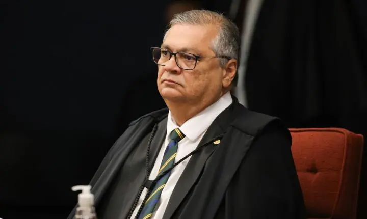 Dino abre apuração sobre emendas para produtora do filme de Bolsonaro