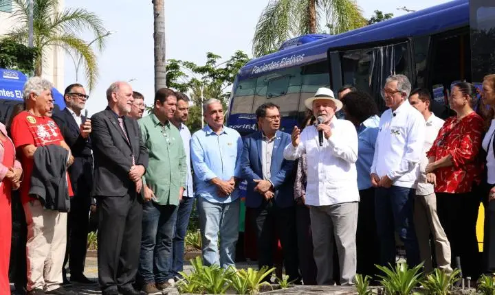 Lula pede que governador do RJ trabalhe para prender milicianos