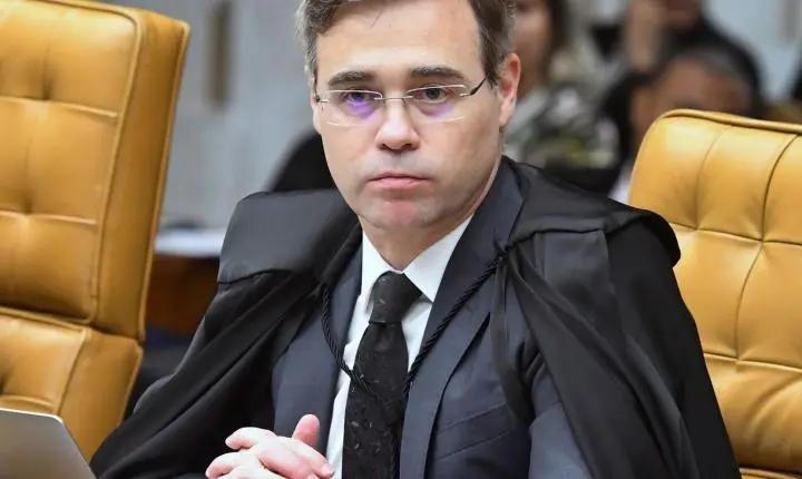 Mendonça autoriza PF a investigar repasses para filme sobre Bolsonaro