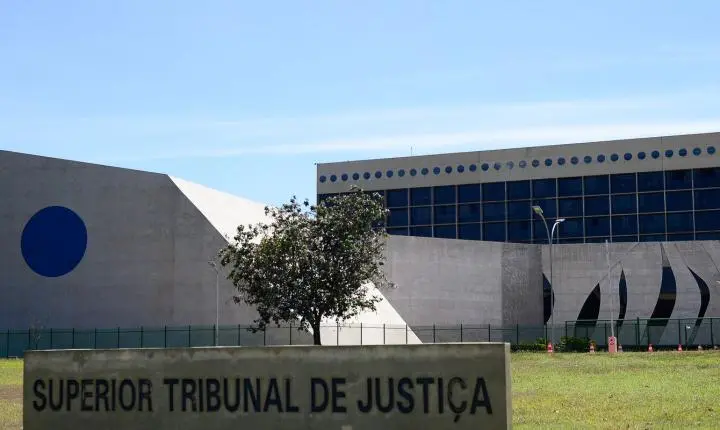 STJ abre investigação por uso de prompts para fraudar processos